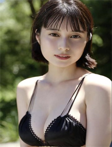 《男人咬奶边做好爽动态图-巨乳的诱惑》